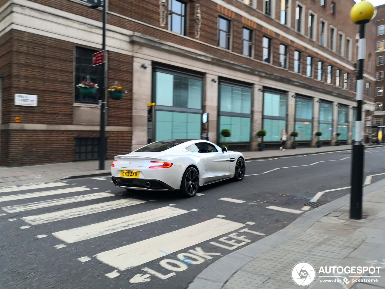 Aston Martin Vanquish 2013