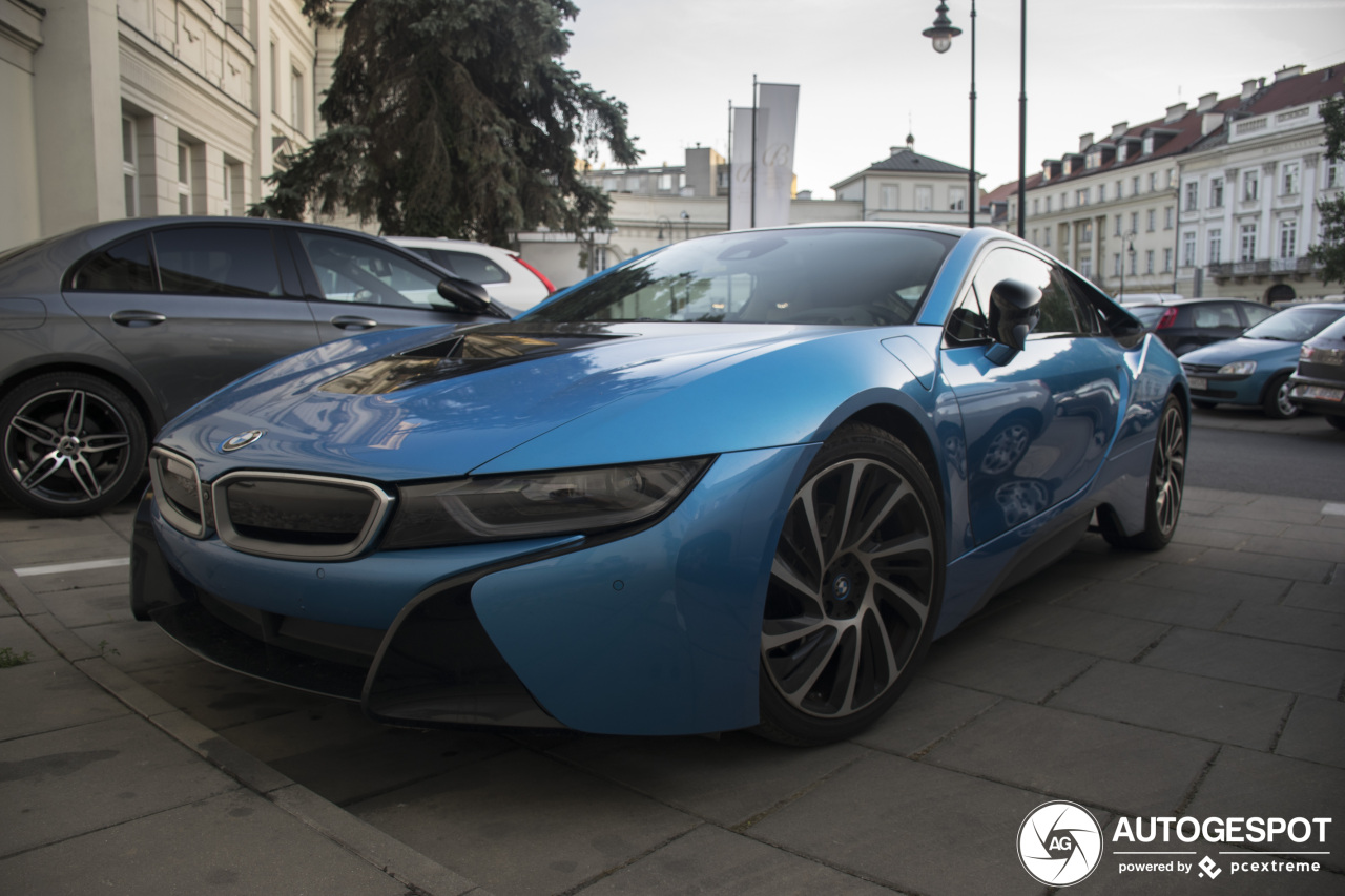 BMW i8