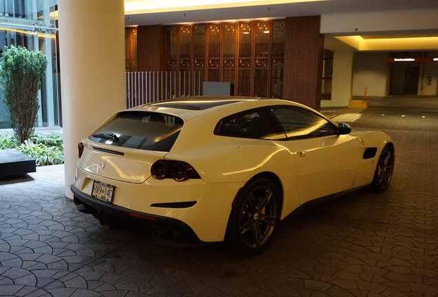 Ferrari GTC4Lusso