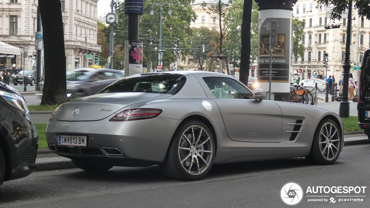 Mercedes-Benz SLS AMG