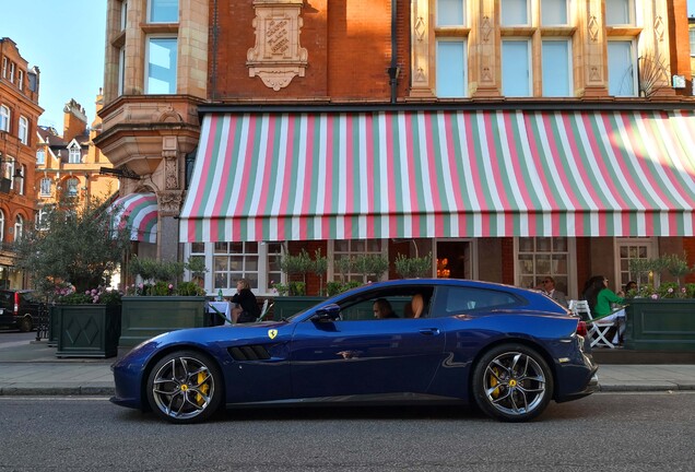 Ferrari GTC4Lusso T