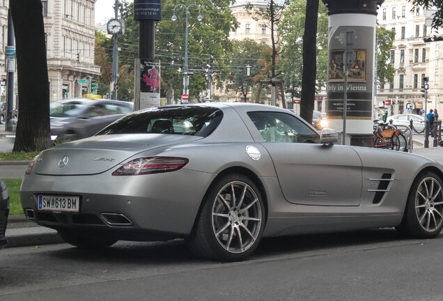 Mercedes-Benz SLS AMG