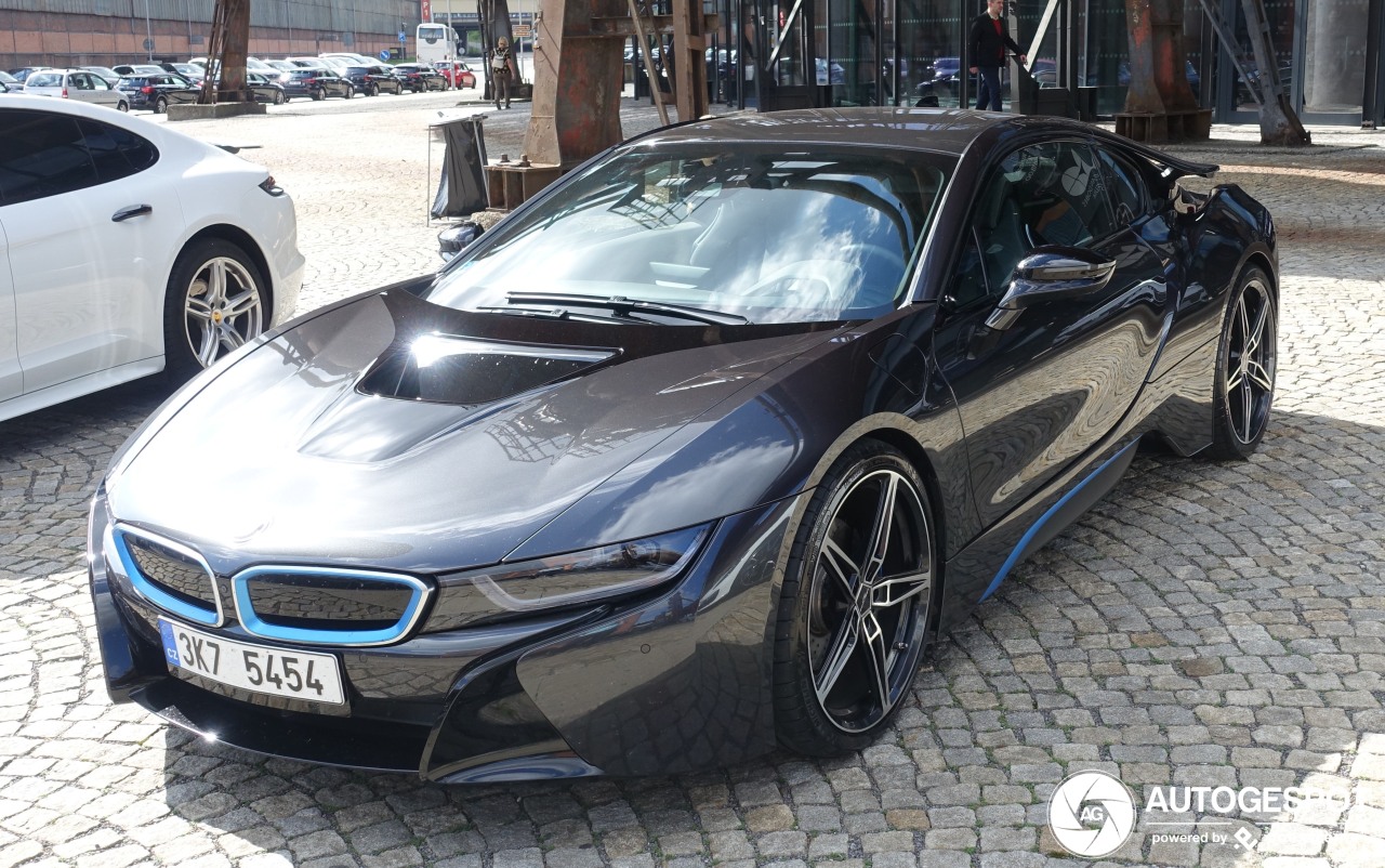 BMW i8