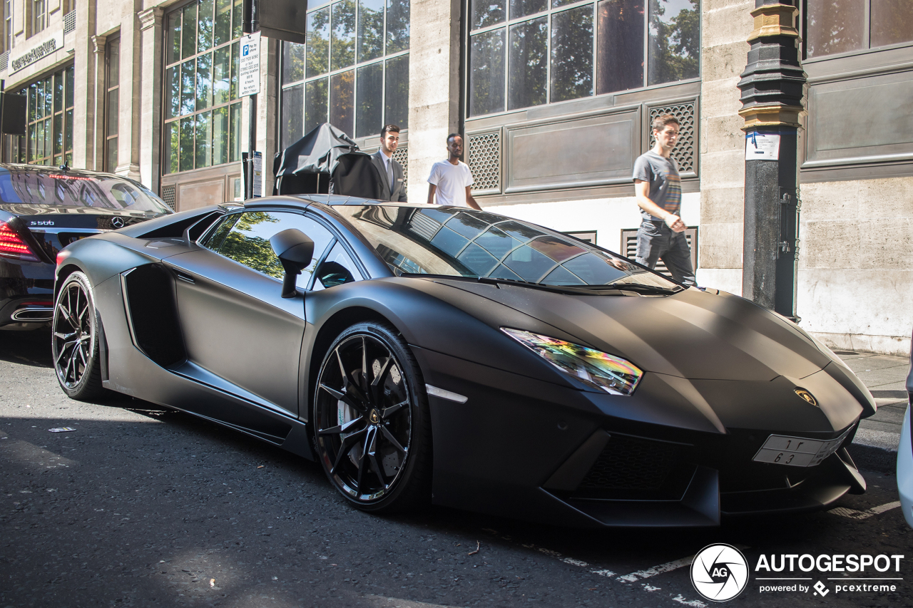 Lamborghini Aventador LP700-4 Roadster