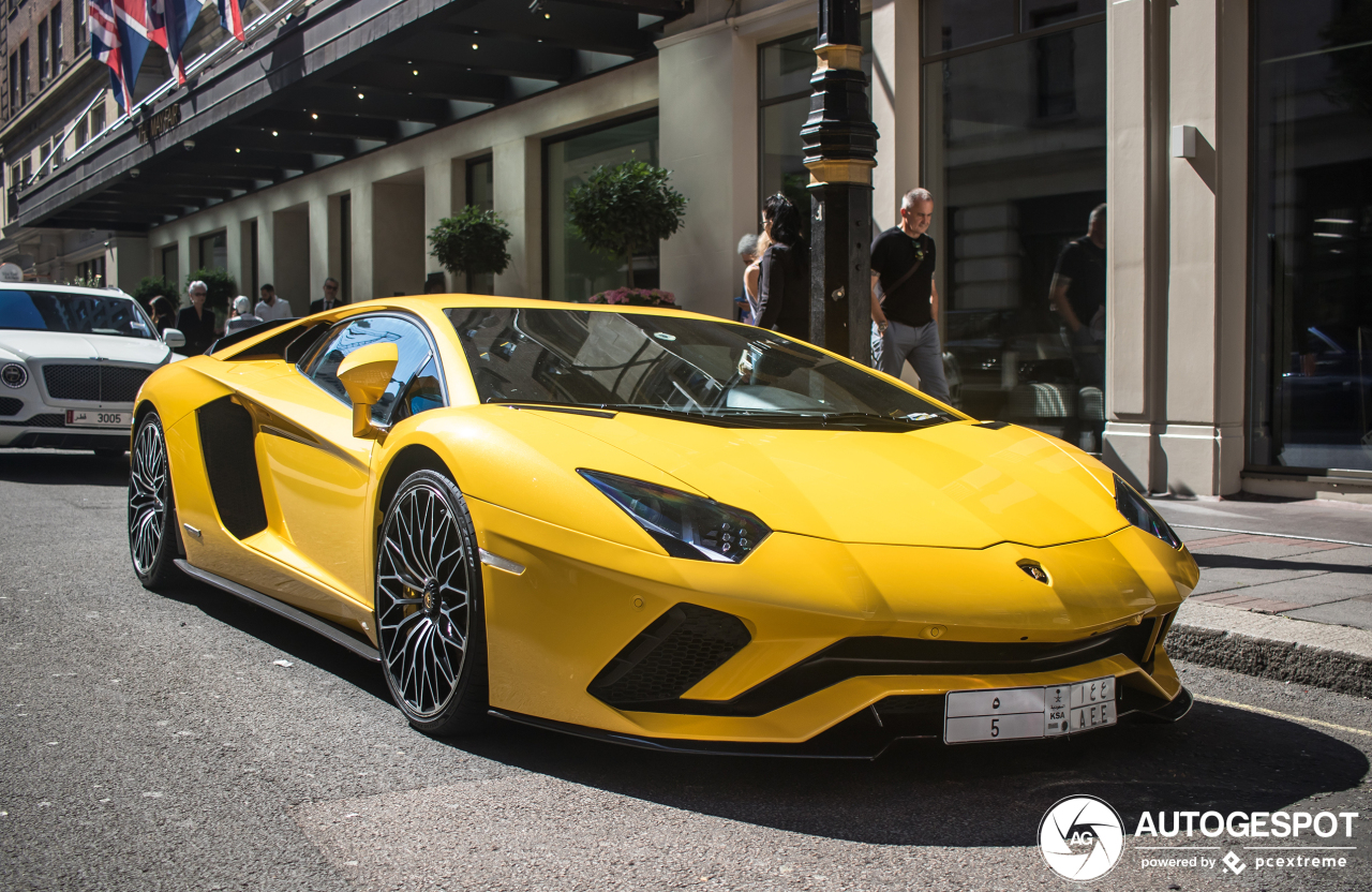 Lamborghini Aventador S LP740-4