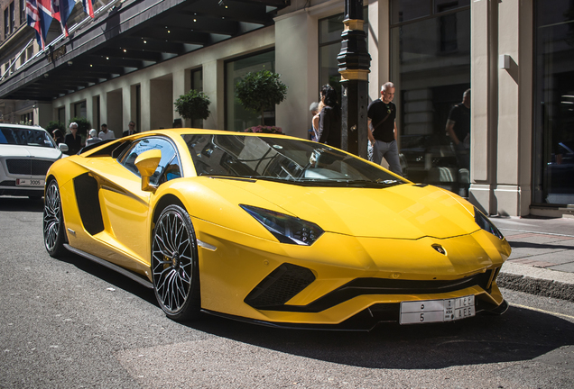 Lamborghini Aventador S LP740-4