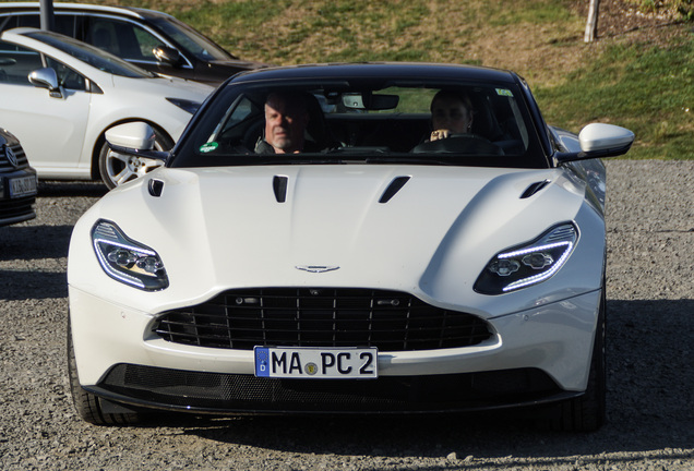 Aston Martin DB11