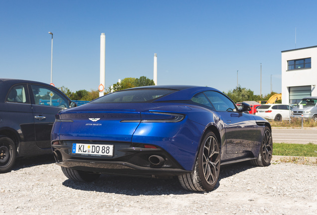 Aston Martin DB11 V8