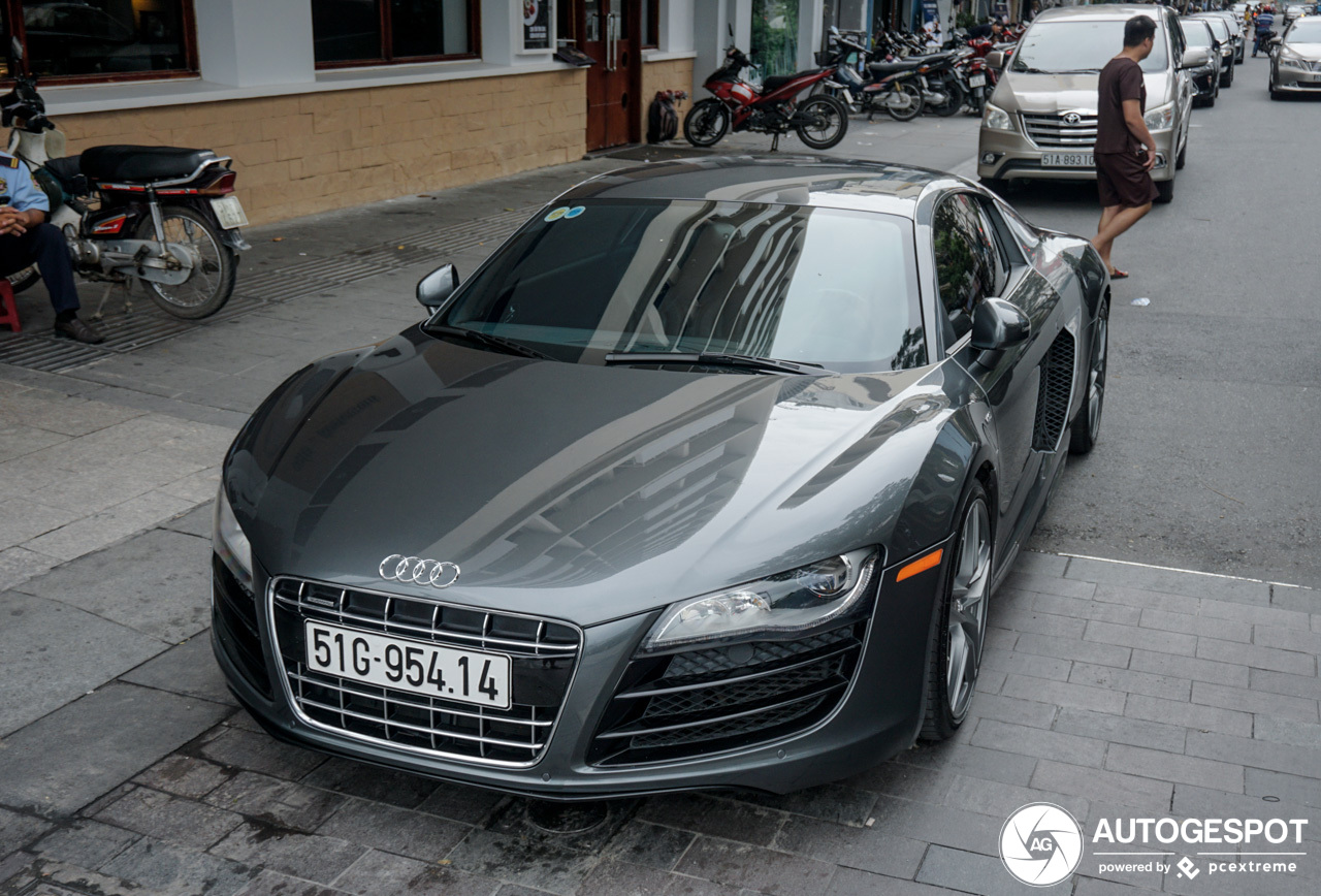 Audi R8 V10