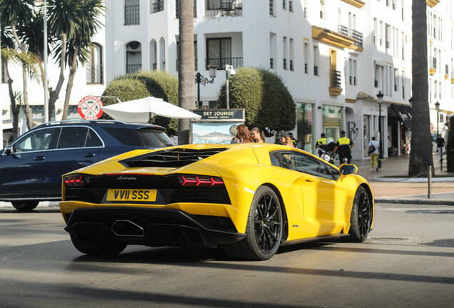 Lamborghini Aventador S LP740-4