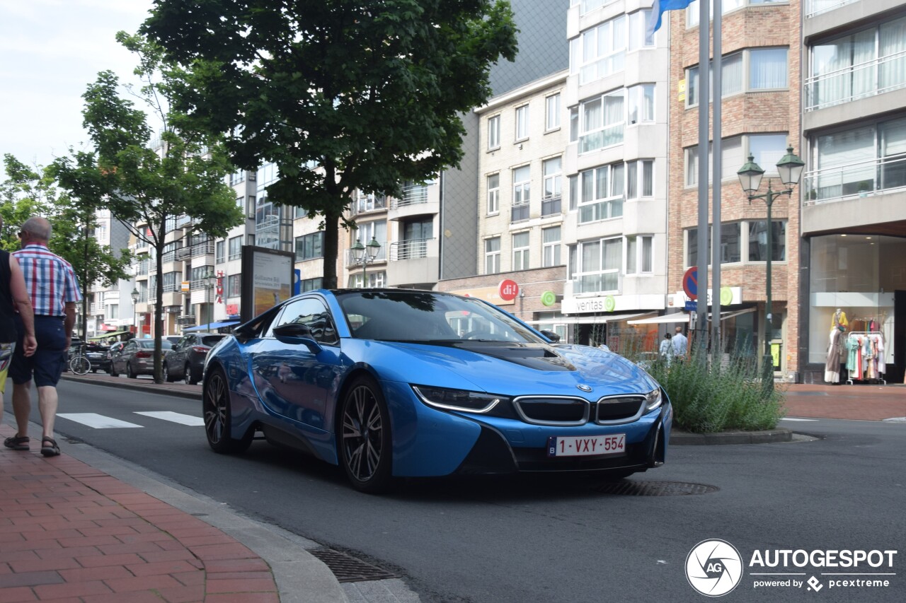 BMW i8