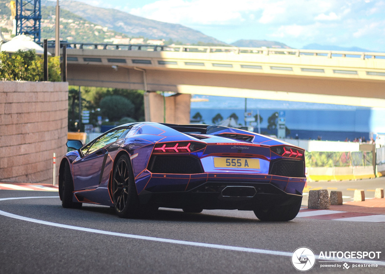 Lamborghini Aventador LP700-4 Roadster