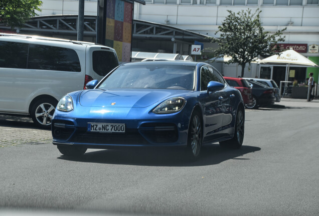 Porsche 971 Panamera Turbo