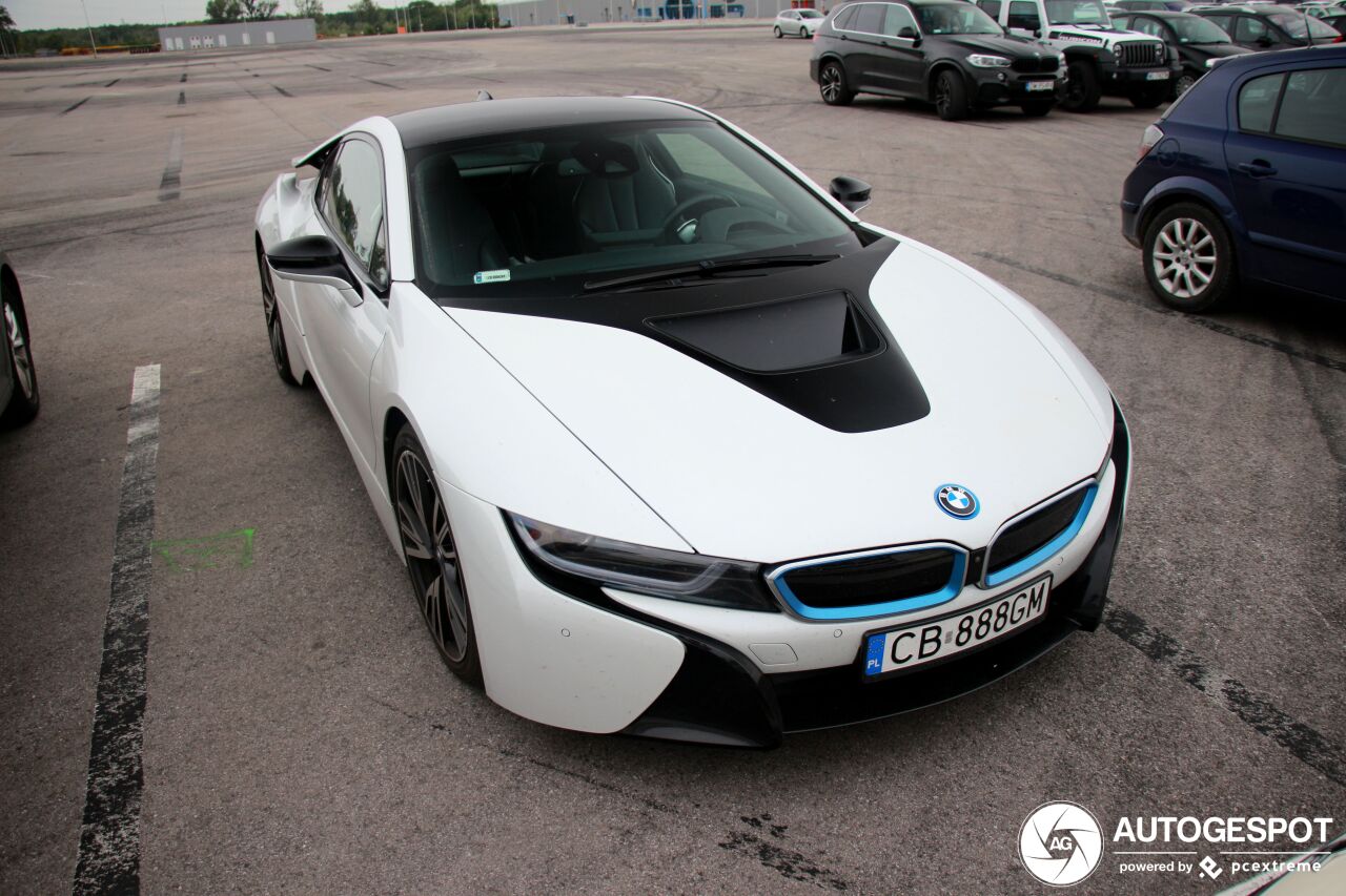 BMW i8