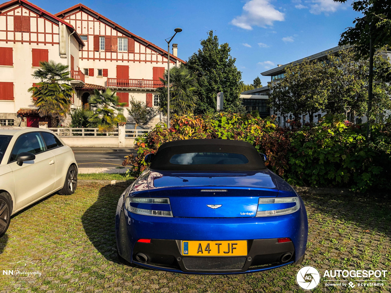 Aston Martin V8 Vantage Roadster 2012