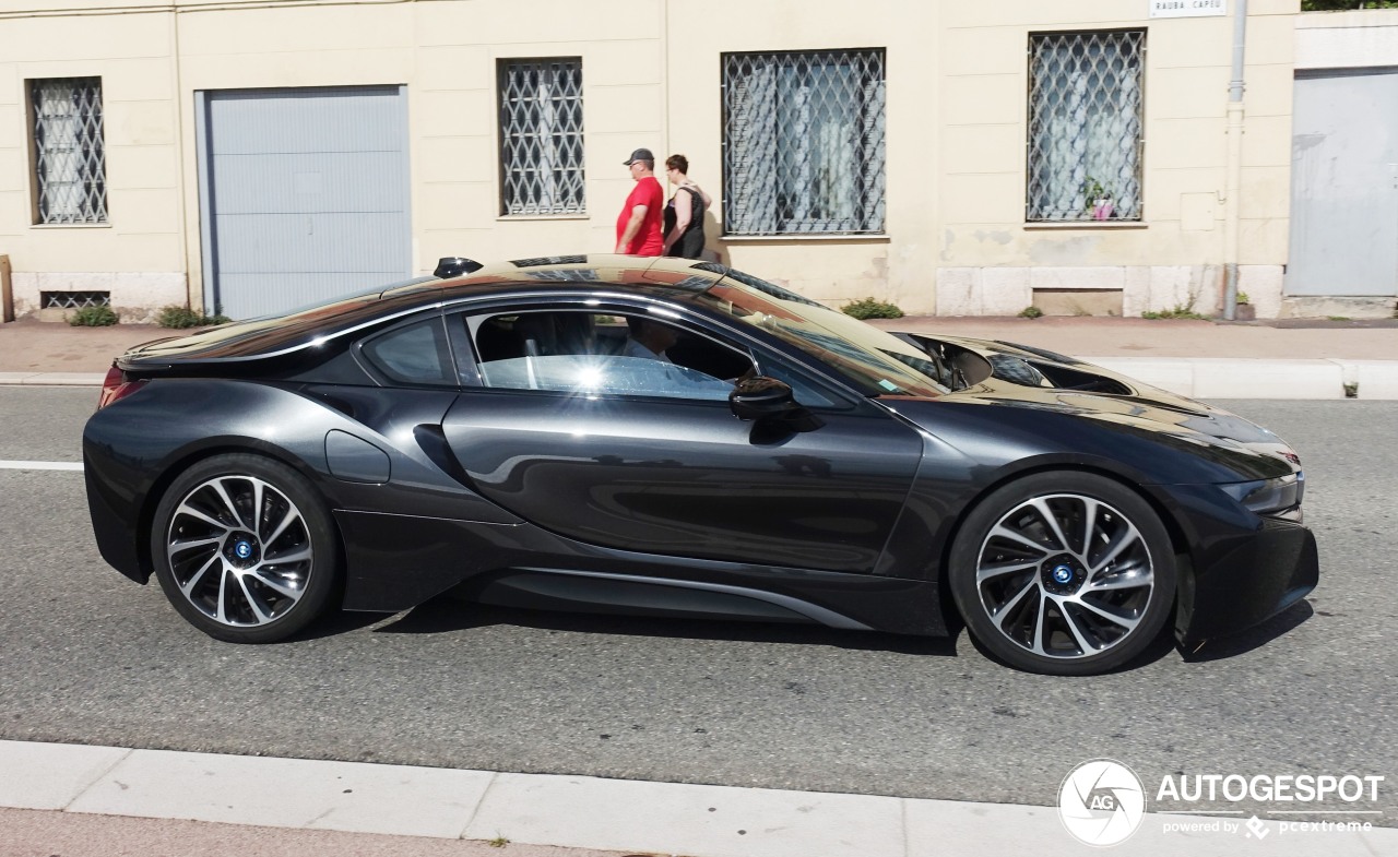 BMW i8