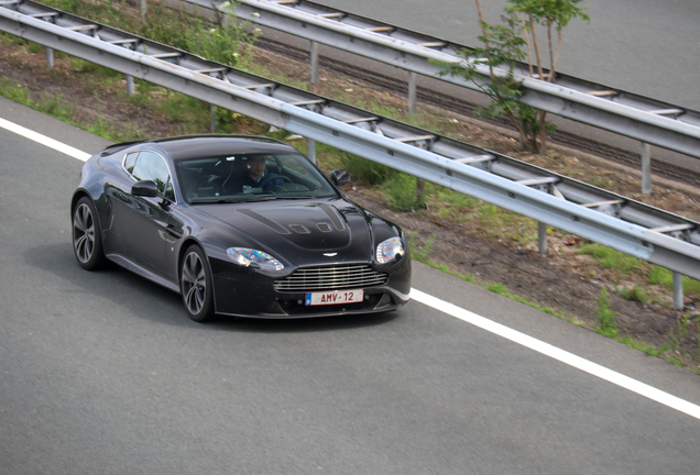 Aston Martin V12 Vantage