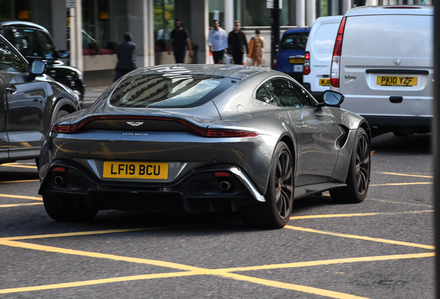 Aston Martin V8 Vantage 2018