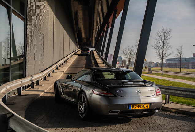 Mercedes-Benz SLS AMG