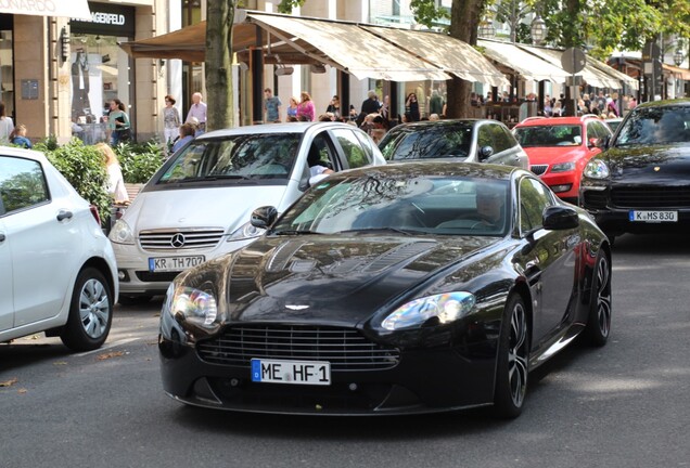 Aston Martin V12 Vantage Carbon Black Edition