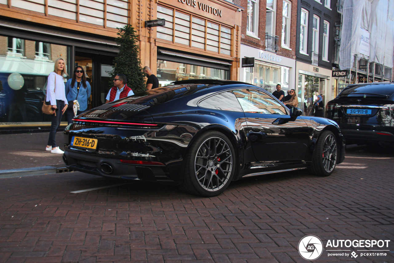 Porsche 992 Carrera 4S