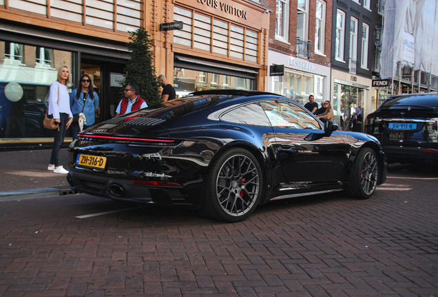 Porsche 992 Carrera 4S