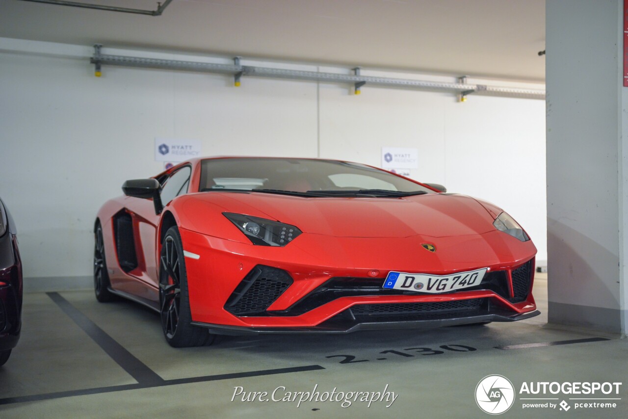 Lamborghini Aventador S LP740-4