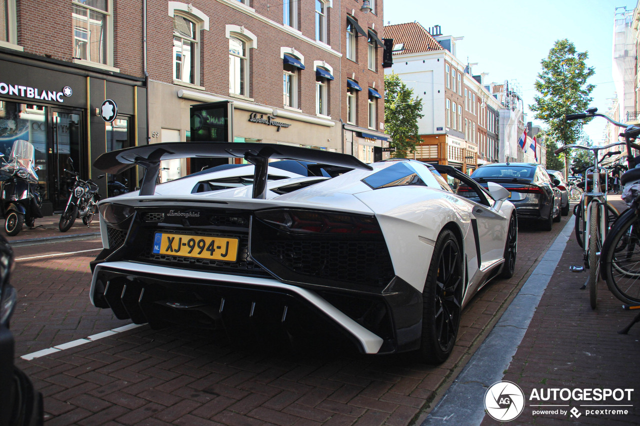 Lamborghini Aventador LP700-4 Roadster