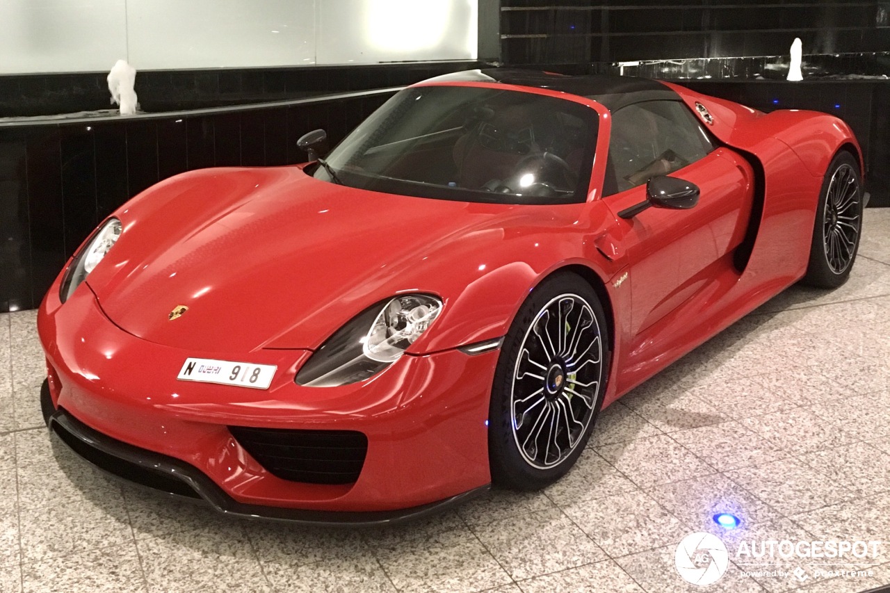 Porsche 918 Spyder Weissach Package