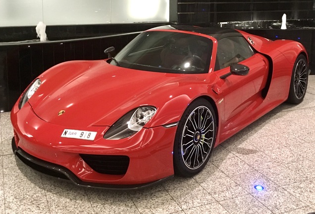 Porsche 918 Spyder Weissach Package