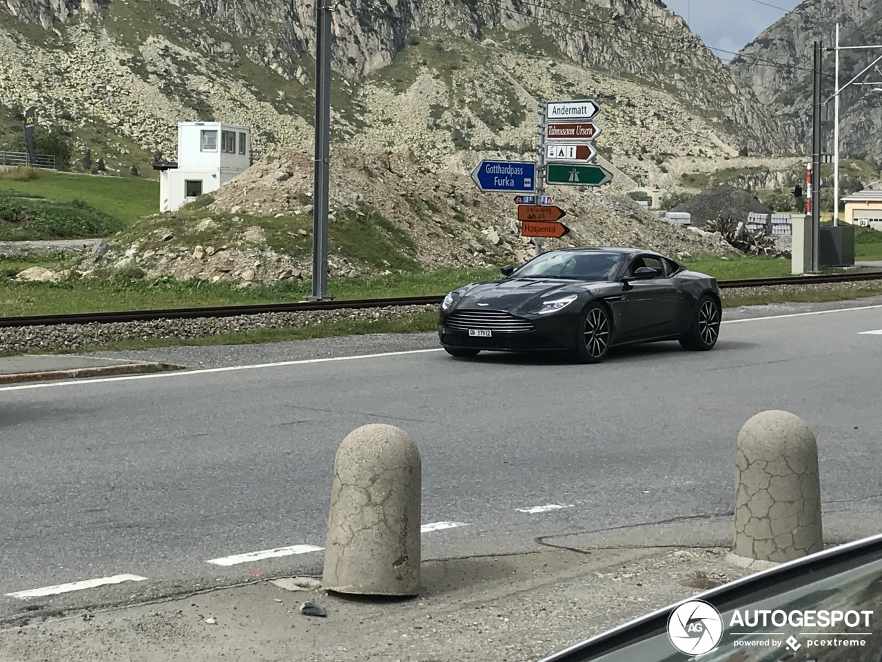 Aston Martin DB11