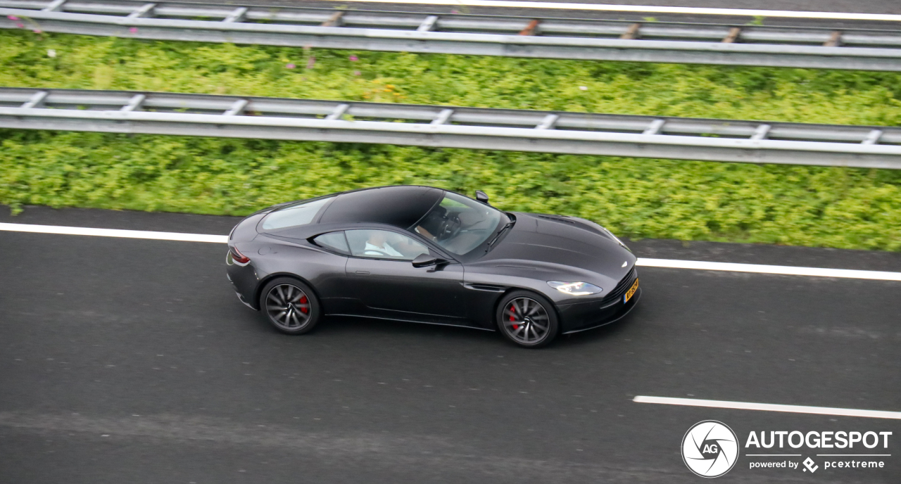 Aston Martin DB11 V8