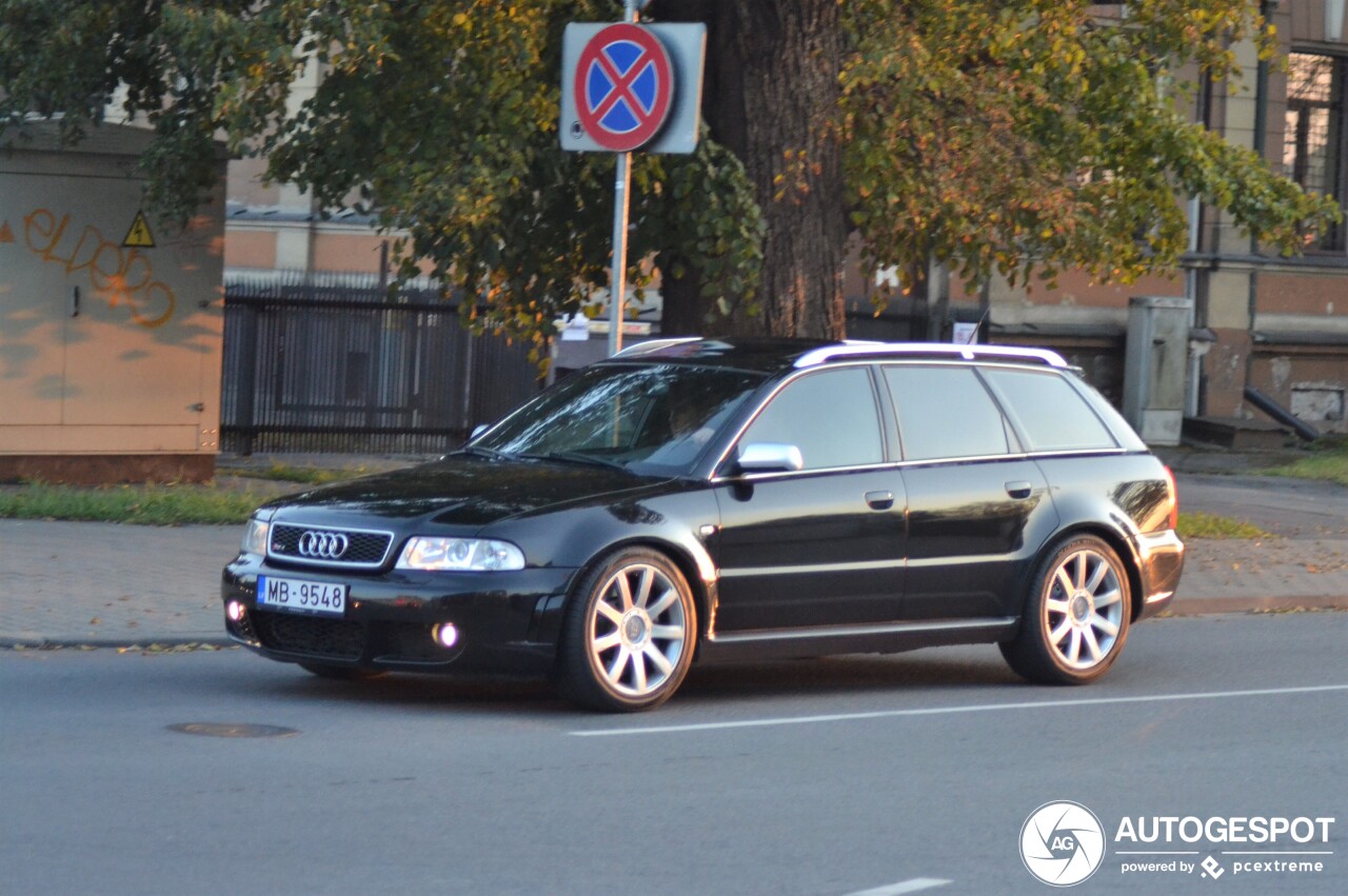 Audi RS4 Avant B5