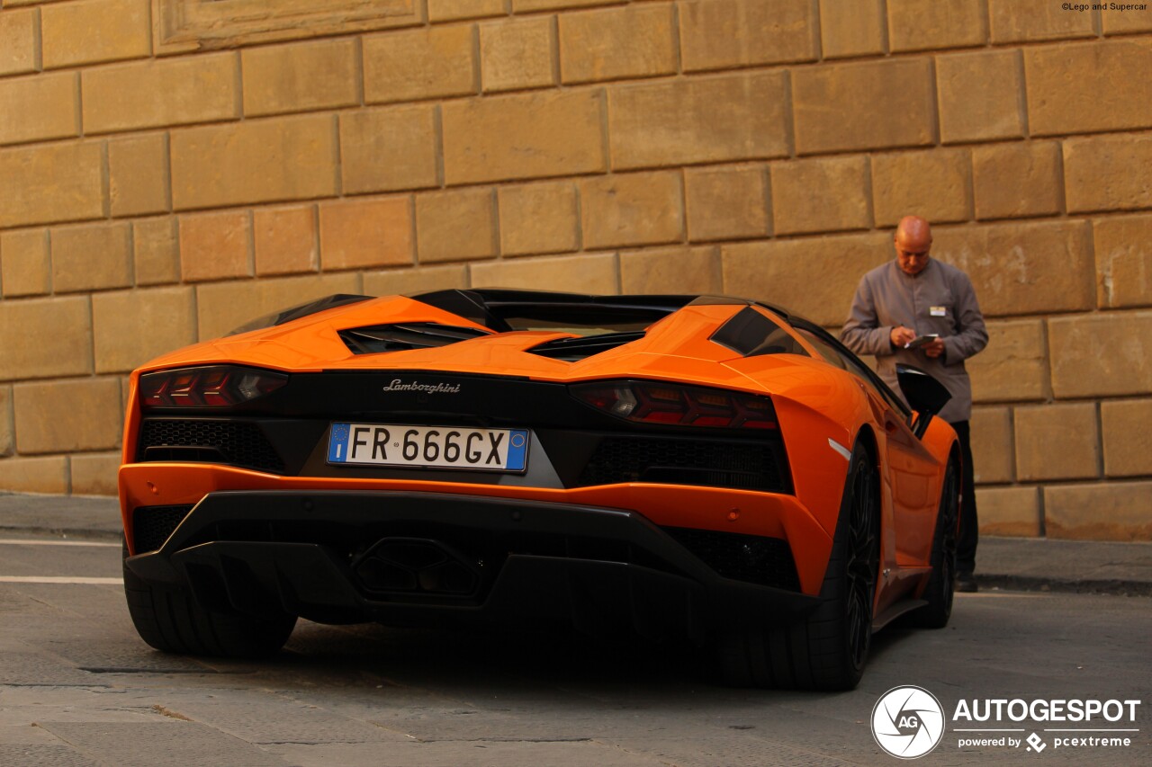 Lamborghini Aventador S LP740-4 Roadster