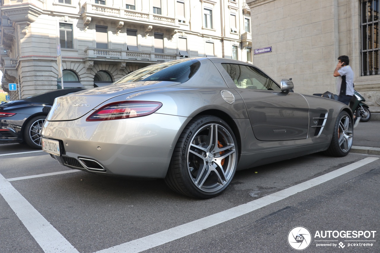 Mercedes-Benz SLS AMG