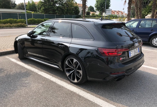 Audi RS4 Avant B9
