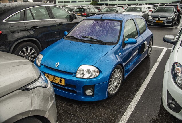 Renault Clio V6