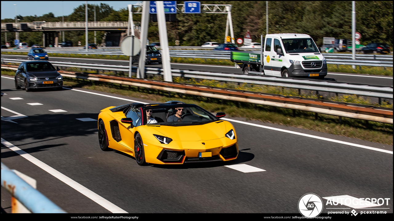 Lamborghini Aventador LP700-4 Roadster Pirelli Edition