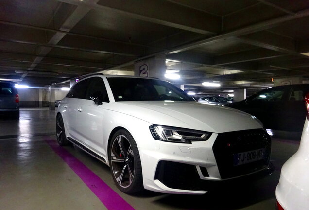 Audi RS4 Avant B9