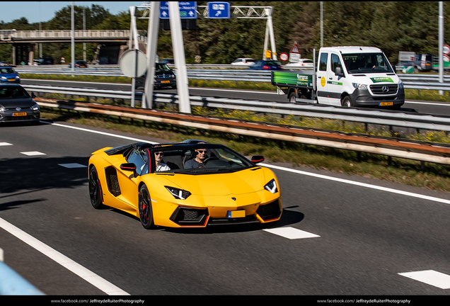 Lamborghini Aventador LP700-4 Roadster Pirelli Edition