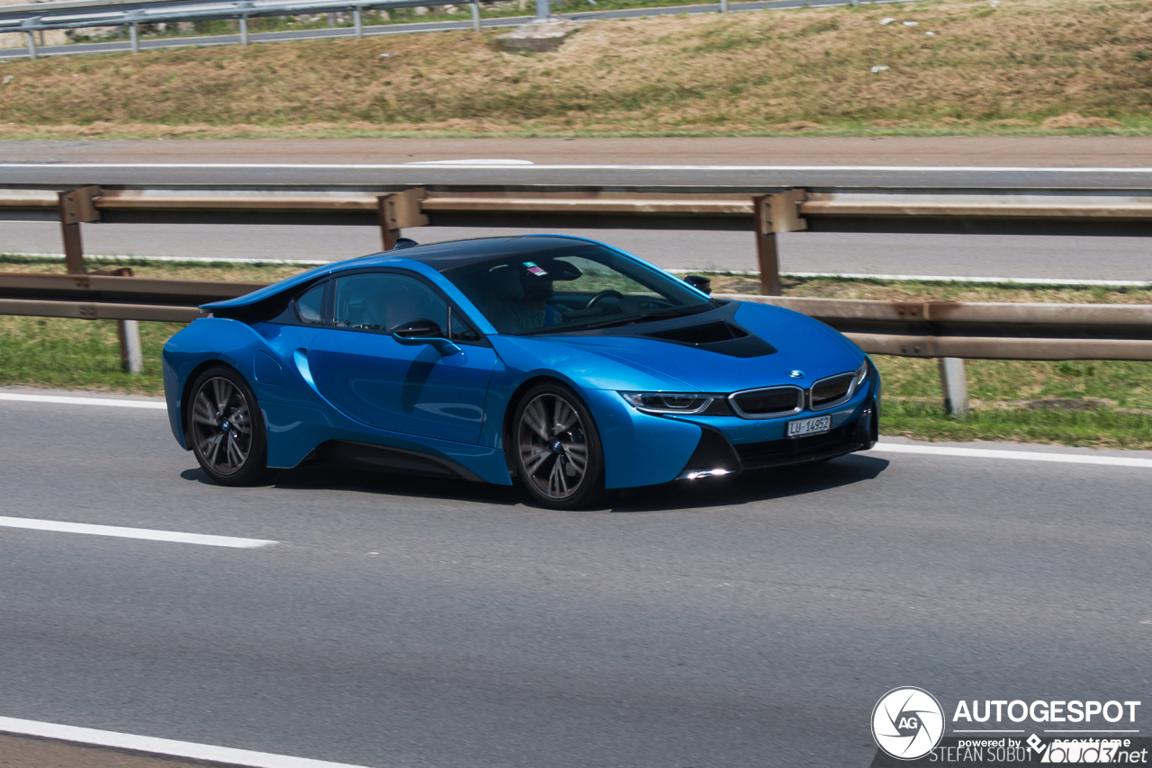 BMW i8