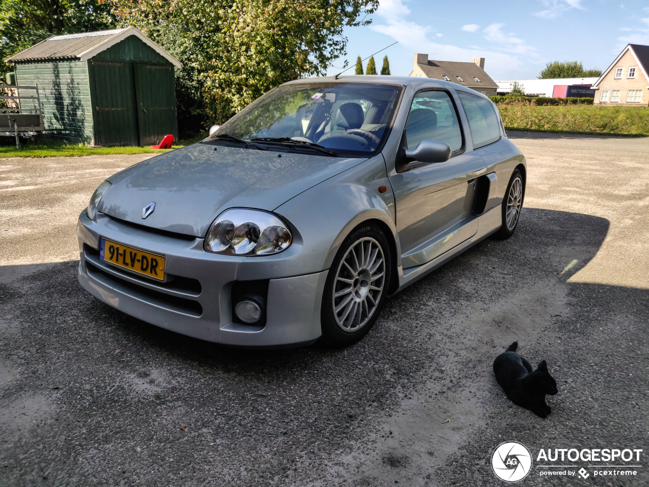 Renault Clio V6