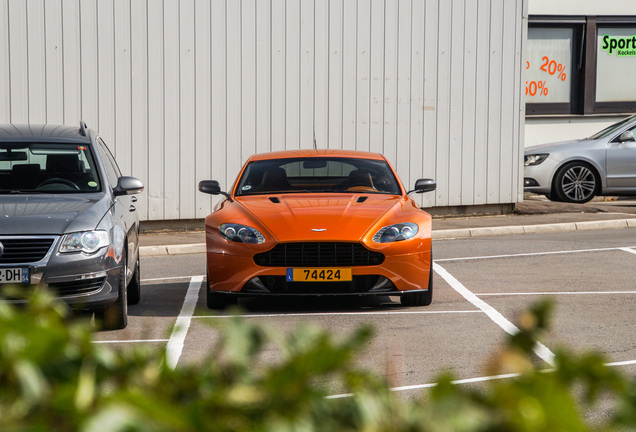 Aston Martin V8 Vantage 2012