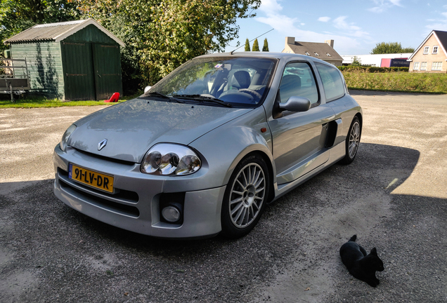 Renault Clio V6