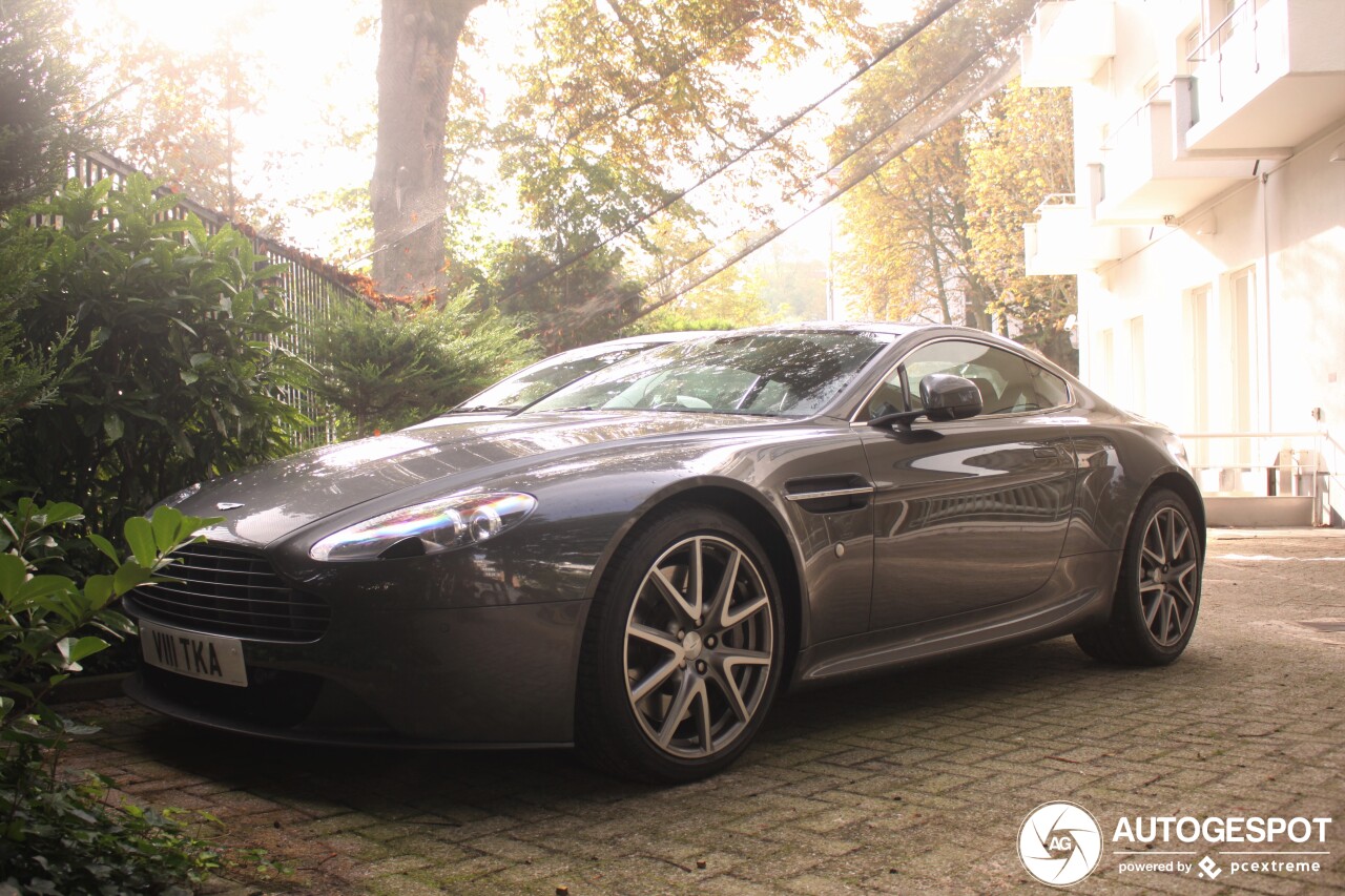 Aston Martin V8 Vantage 2012