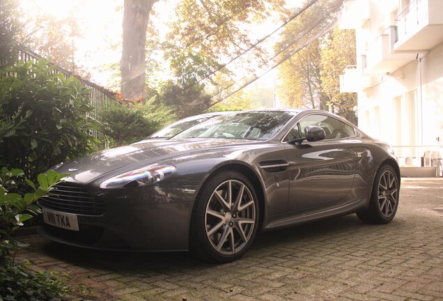 Aston Martin V8 Vantage 2012