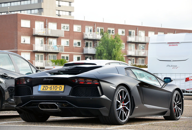 Lamborghini Aventador LP700-4