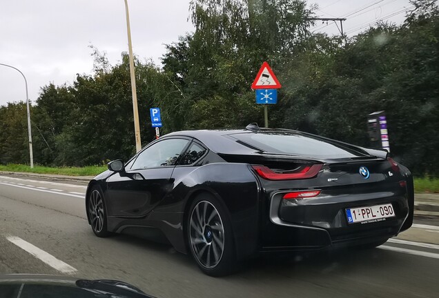 BMW i8