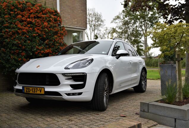 Porsche 95B Macan GTS