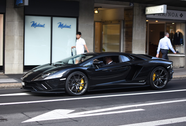 Lamborghini Aventador S LP740-4